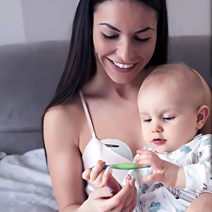 maman bébé joue tire lait electrique